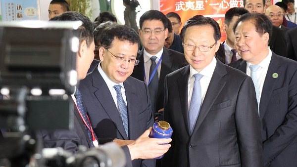 韓長(zhǎng)賦部長(zhǎng)關(guān)注茶產(chǎn)業(yè)發(fā)展 托普云農(nóng)技術(shù)助推國(guó)茶前行