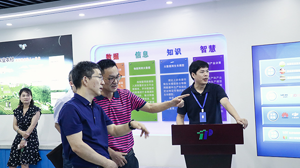 浙江省委組織部副部長趙雄文一行蒞臨托普云農(nóng)調(diào)研