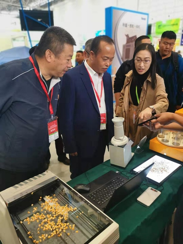 人工智能激發(fā)產(chǎn)業(yè)活力，托普云農(nóng)新技術(shù)產(chǎn)品亮相種子雙交會