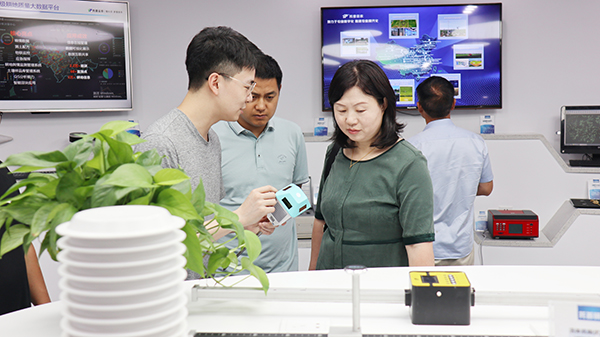 劉燕副主任一行參觀數(shù)字三農(nóng)展廳