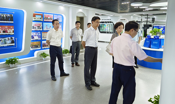 浙江省科技廳副廳長吳卿、臺(tái)盟省委會(huì)主委陳清莉一行赴托普云農(nóng)調(diào)研考察