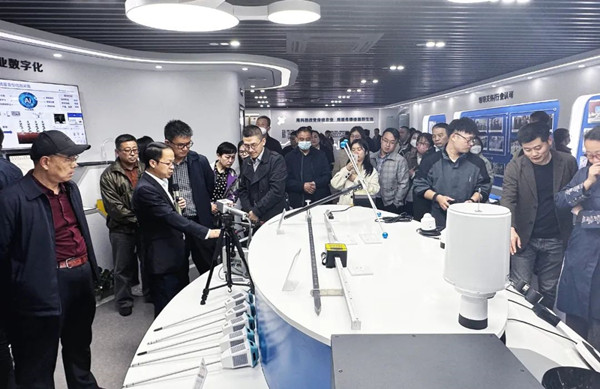 培訓班成員參觀托普云農數字三農展廳