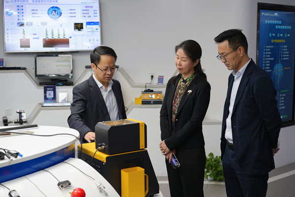 全國農(nóng)業(yè)技術(shù)推廣服務(wù)中心黨委書記、副主任張曄一行蒞臨托普云農(nóng)考察調(diào)研