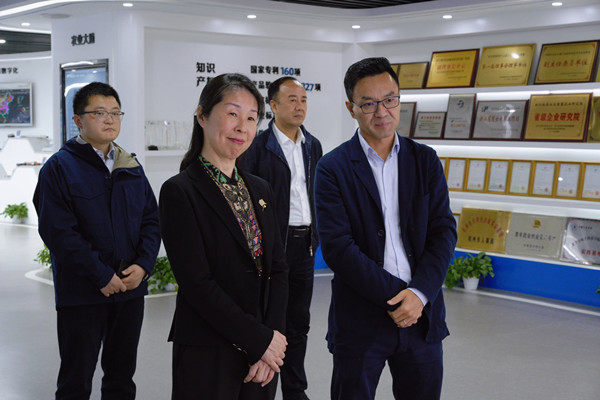 全國農(nóng)業(yè)技術(shù)推廣服務(wù)中心黨委書記、副主任張曄一行蒞臨托普云農(nóng)考察調(diào)研